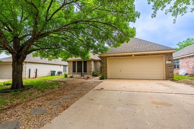 property at 1504 Parkwood Dr