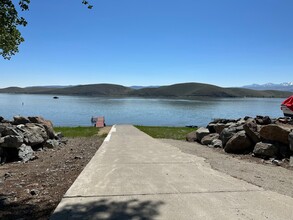 Lake Topaz Mobile Home Park in Topaz, CA - Building Photo - Building Photo