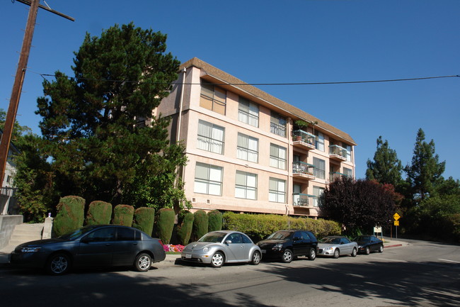 Valleyheart Drive Apartments in Studio City, CA - Building Photo - Building Photo