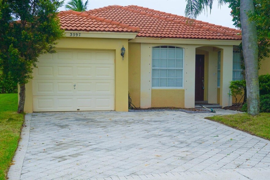 3597 Miramontes Cir in Wellington, FL - Foto de edificio