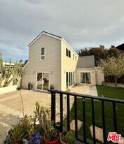 6506 W 83rd St in Los Angeles, CA - Building Photo