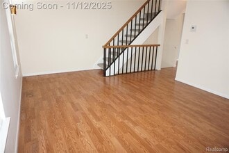 37680 Charter Oaks Blvd in Clinton Township, MI - Building Photo - Building Photo