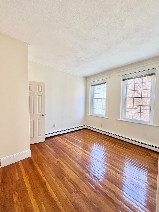 1625 Commonwealth Ave, Unit 10 in Boston, MA - Foto de edificio - Building Photo