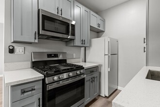 9632 Ball Rd, Unit 13 in Anaheim, CA - Foto de edificio - Building Photo