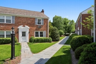 68 New England Ave in Summit, NJ - Building Photo - Building Photo