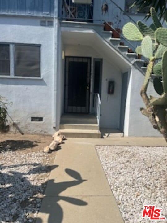 9843 Hannum Dr in Los Angeles, CA - Building Photo - Building Photo