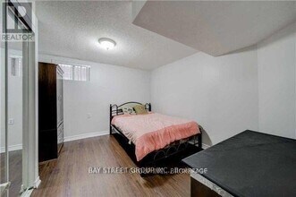 24 Silbury Dr in Toronto, ON - Building Photo - Building Photo