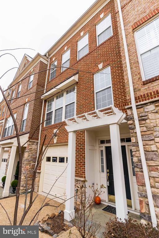 property at 21927 Windy Oaks Square