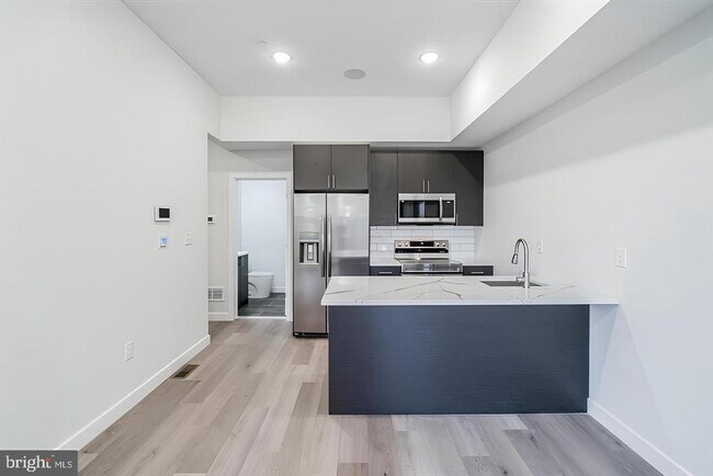 2417 N 7th St in Philadelphia, PA - Building Photo - Building Photo