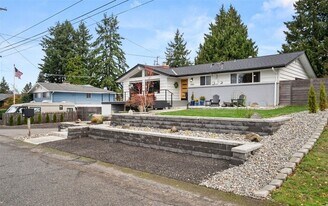 3509 Locust Ave W in University Place, WA - Building Photo