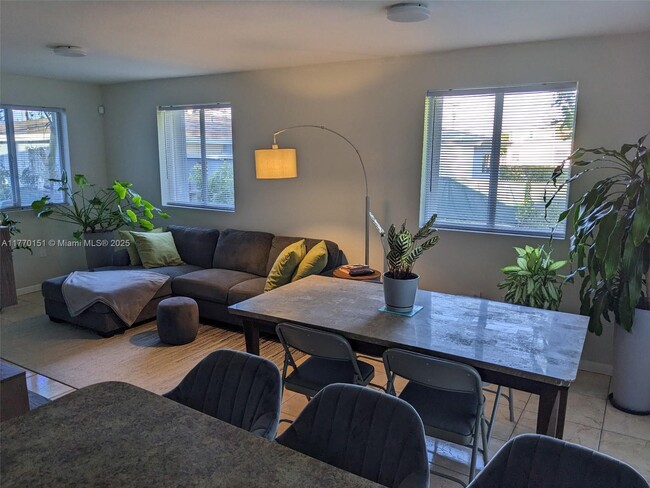 164 NW 71st St, Unit 164 in Miami, FL - Building Photo - Building Photo