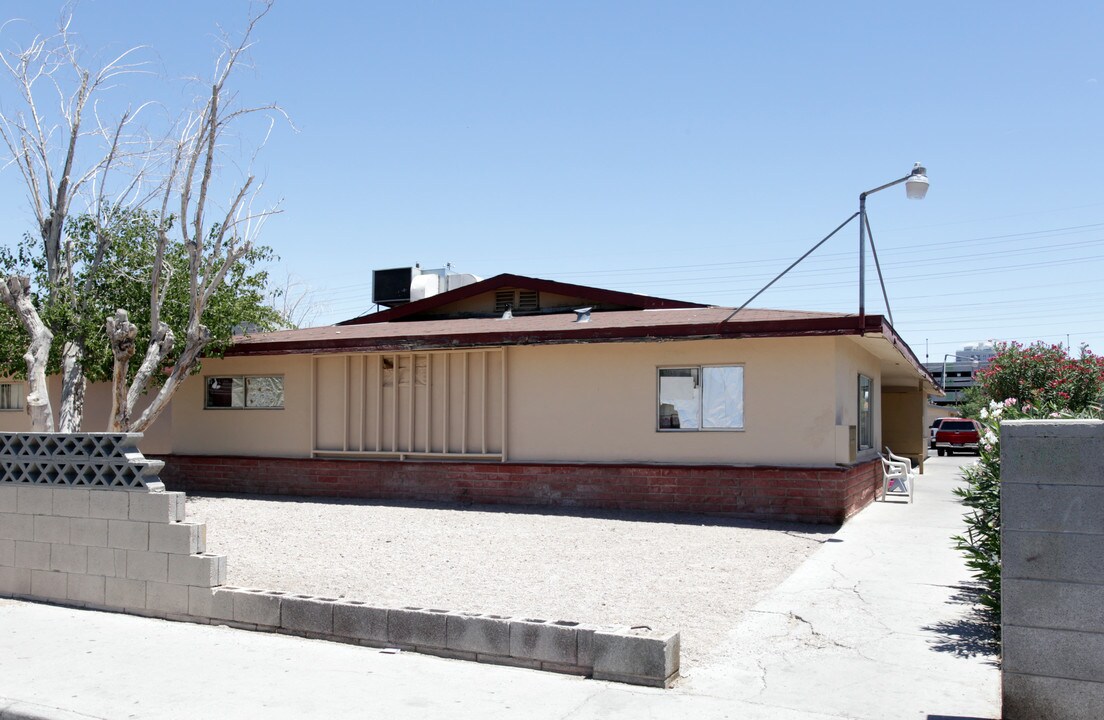 801-821 Desert Ln in Las Vegas, NV - Building Photo