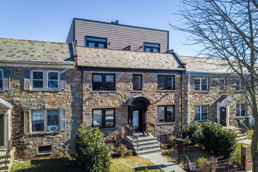 1609 Holbrook St NE in Washington, DC - Building Photo