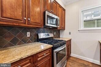 1116 C St NE in Washington, DC - Foto de edificio - Building Photo