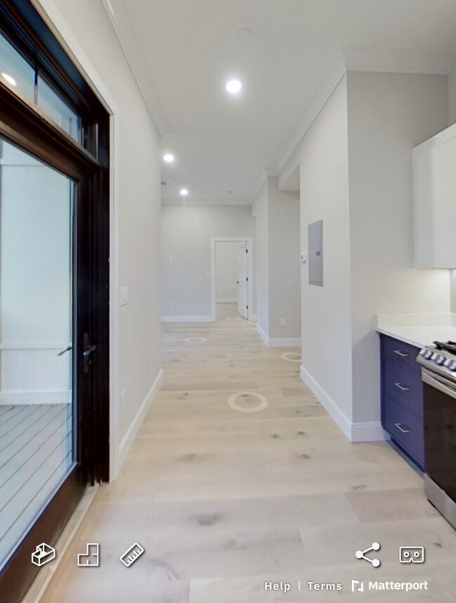 171 Everett St, Unit 2 in Boston, MA - Building Photo - Building Photo