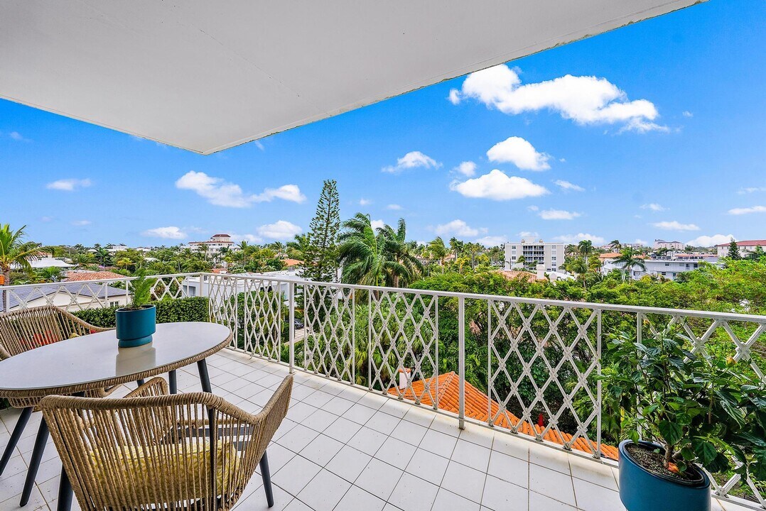 434 Chilean Ave in Palm Beach, FL - Building Photo