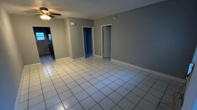 2625 Middle River Dr in Fort Lauderdale, FL - Building Photo - Building Photo