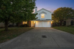 8404 Whispering Creek Trail in Fort Worth, TX - Building Photo