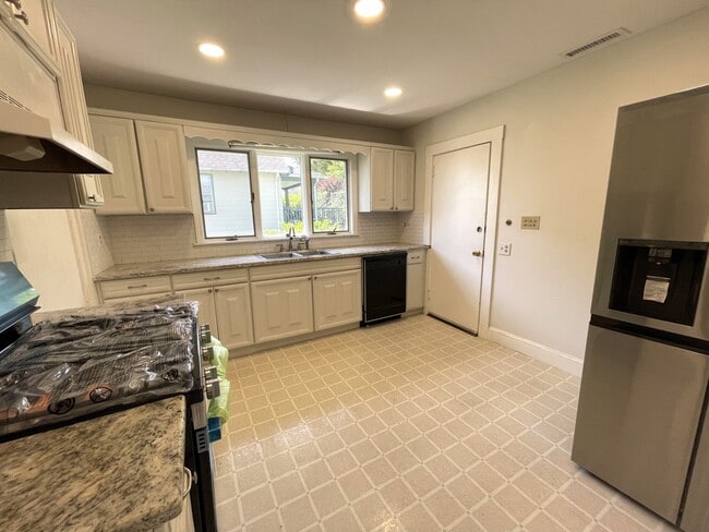 58 Edgecliff Rd, Unit 58 in Watertown, MA - Foto de edificio - Building Photo