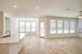 505 Affazia Ln in Andice, TX - Foto de edificio - Building Photo