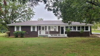 223 S Gunther St in Greenwood, AR - Building Photo