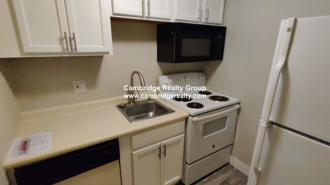 371 Harvard St, Unit 4A in Cambridge, MA - Building Photo - Building Photo