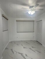 9920 SW 32nd St in Miami, FL - Building Photo