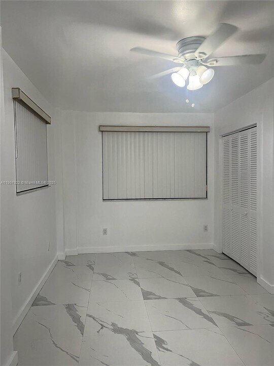 9920 SW 32nd St in Miami, FL - Building Photo