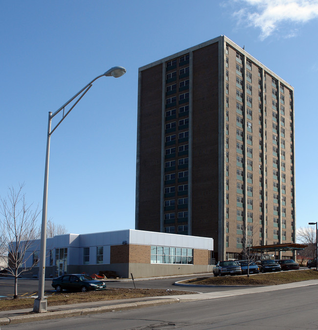 Midtown Towers in Watertown, NY - Foto de edificio - Building Photo