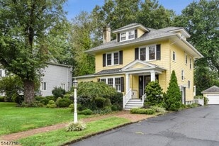 136 Stanmore Pl in Westfield, NJ - Building Photo