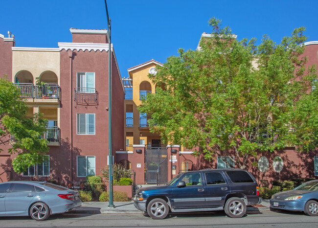 Mayfair Court Apartments in San Jose, CA - Building Photo - Building Photo