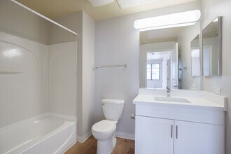 K Street Flats in Berkeley, CA - Foto de edificio - Interior Photo