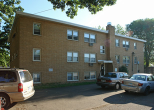 Larpenteur Apartments in St. Paul, MN - Building Photo - Building Photo