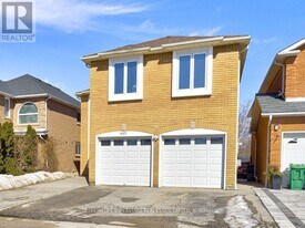 6127 Silken Laumann Way in Mississauga, ON - Building Photo