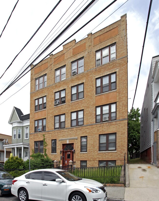 176 Fairview Ave in Jersey City, NJ - Building Photo - Building Photo