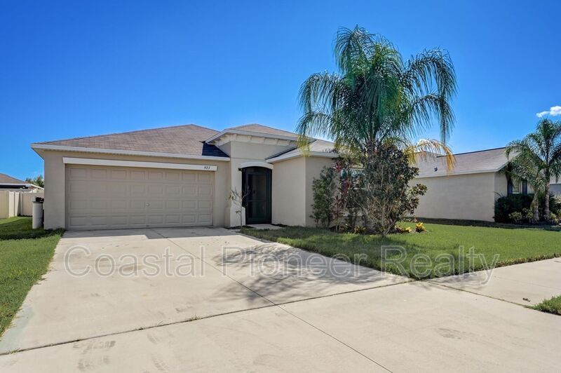 927 Zone Tailed Hawk Pl in Ruskin, FL - Building Photo