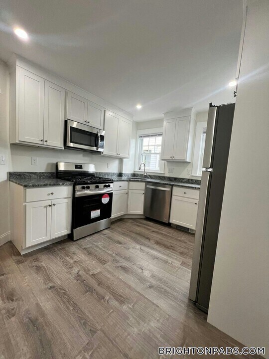 96 Brooks St in Boston, MA - Building Photo