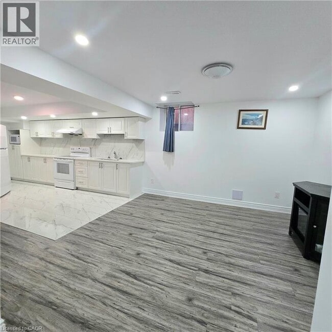 45 Fletcher Rd in Hamilton, ON - Building Photo - Building Photo
