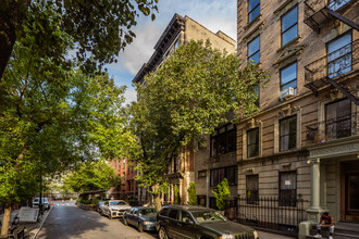 6 CHARLES ST in New York, NY - Building Photo - Building Photo