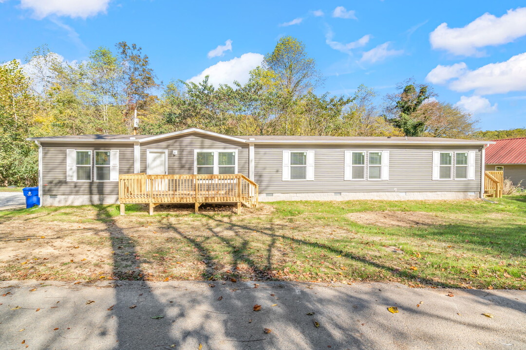 195 Old Patton Ln in Harriman, TN - Building Photo