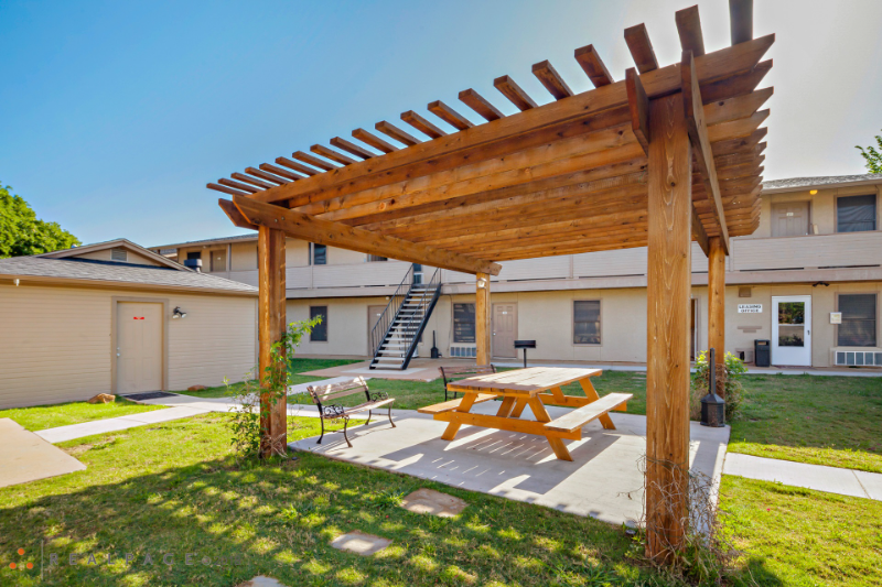 1513 Santa Fe Dr in Weatherford, TX - Foto de edificio