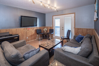 Pfeffer Apartments - Available August, 2025 in Champaign, IL - Building Photo - Interior Photo