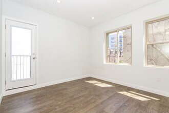 917 N 15th St in Philadelphia, PA - Building Photo - Building Photo