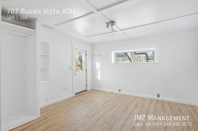 707 Buena Vista Ave in Lake Orion, MI - Building Photo - Building Photo