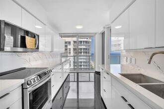 16445 Collins Ave in Sunny Isles Beach, FL - Building Photo - Building Photo