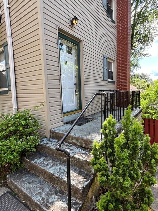 112 Shepherd Ave in South Charleston, WV - Foto de edificio