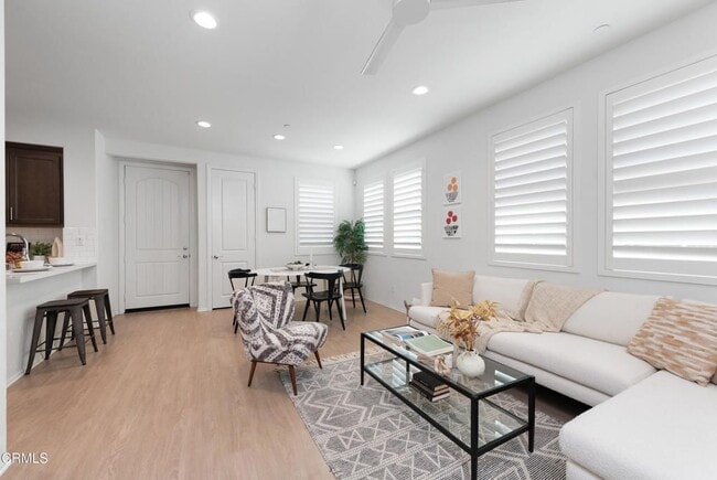 401 Camino Ruiz in Camarillo, CA - Building Photo - Building Photo