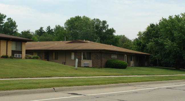 Frontiers West in Peoria, IL - Foto de edificio - Building Photo