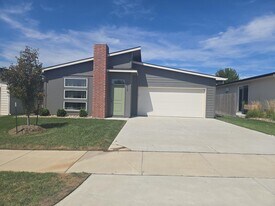 9610 E Annabelle Cir in Wichita, KS - Building Photo