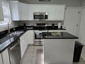 12140 Old Willow Rd in Charlotte, NC - Building Photo - Building Photo